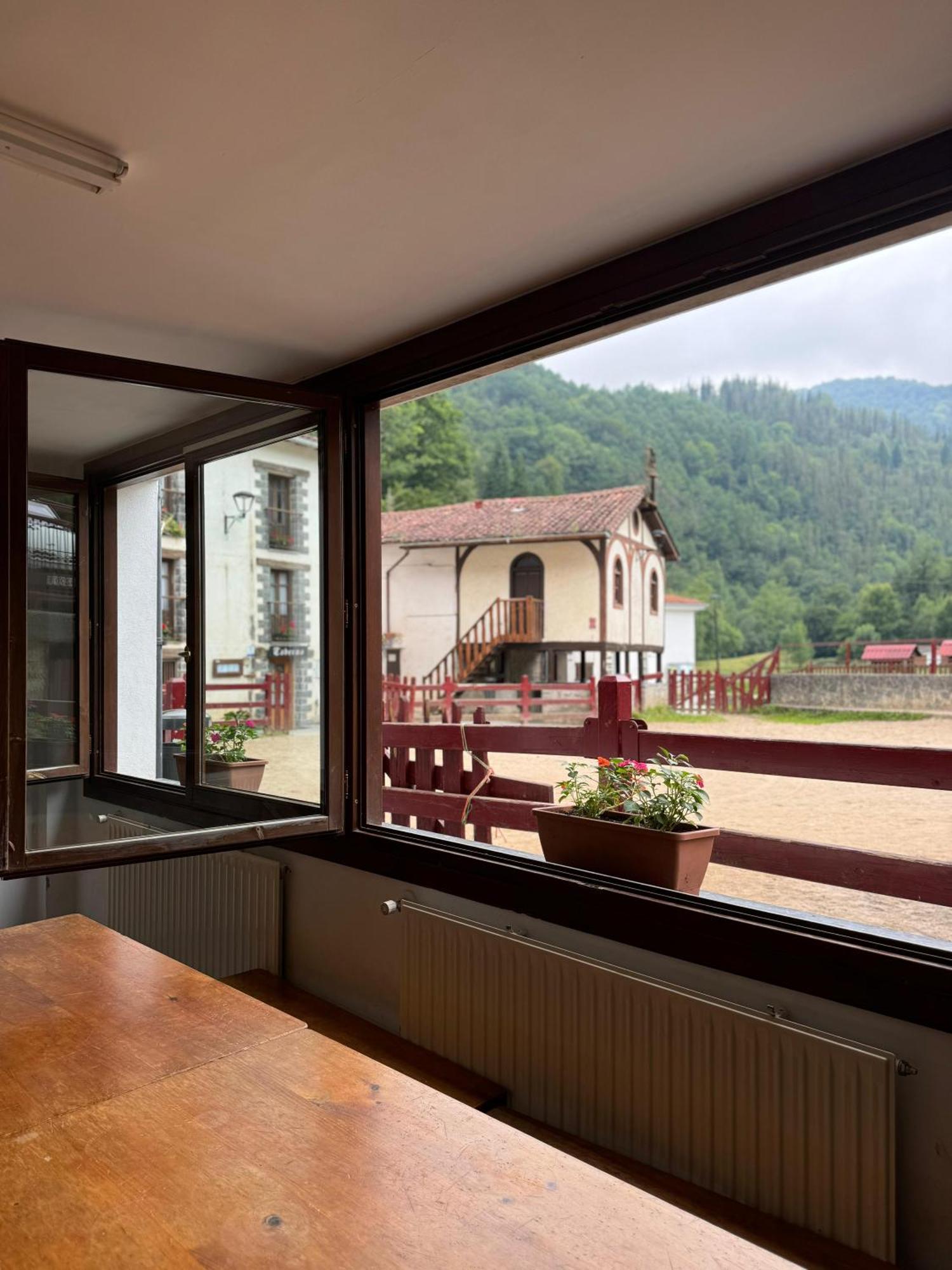 Albergue De Lastur Deba Esterno foto