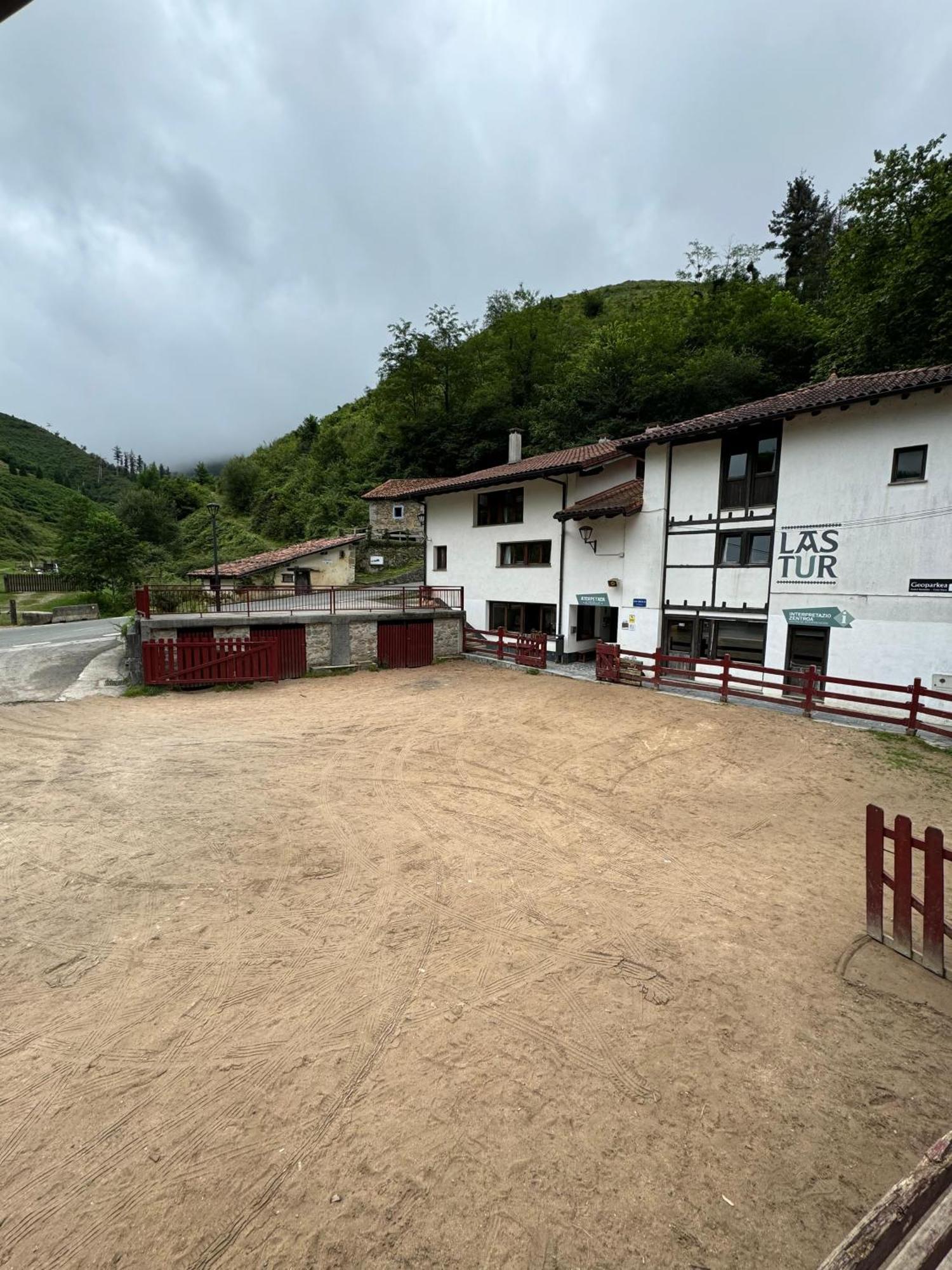 Albergue De Lastur Deba Esterno foto